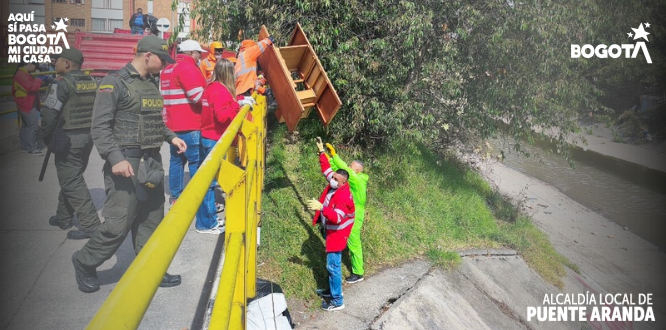1.500 m² de espacio público recuperados y 7 m³ de residuos recolectados en el canal Fucha, en Puente Aranda 1.500 m² de espacio público recuperados y 7 m³ de residuos recolectados en el canal Fucha, en Puente Aranda