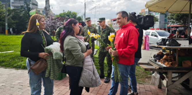Puente Aranda llevó flores y mensajes de prevención durante la celebración del Día de la Madre Puente Aranda llevó flores y mensajes de prevención durante la celebración del Día de la Madre