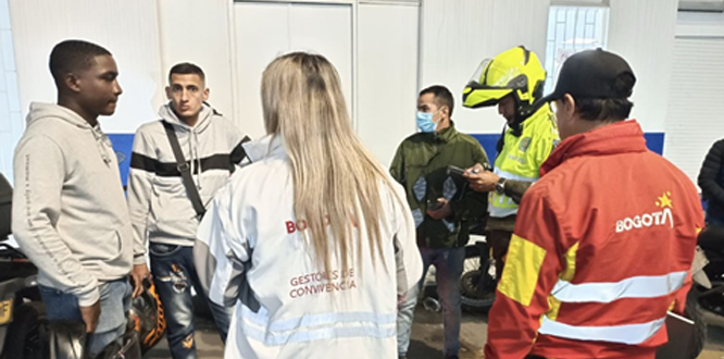 Alcaldía Local de Puente Aranda en Acción: Operativo Conjunto por la Seguridad Vial Alcaldía Local de Puente Aranda en Acción: Operativo Conjunto por la Seguridad Vial