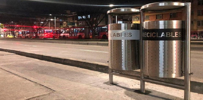 Distrito recupera cuatro pares de canecas robadas Distrito recupera cuatro pares de canecas robadas