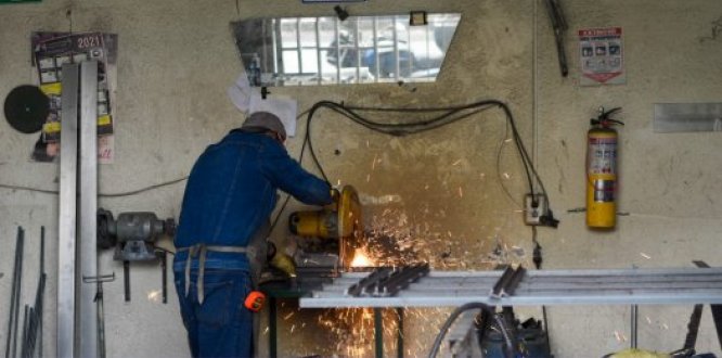 hombre trabajando